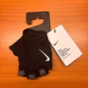 NWT Nike Women Training Gloves